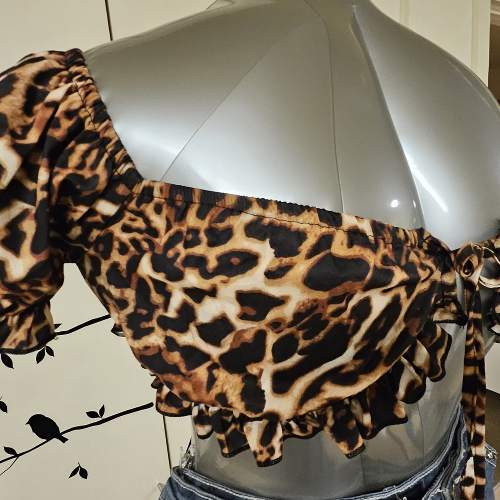 Cheetah crop top - Picture 4 of 7